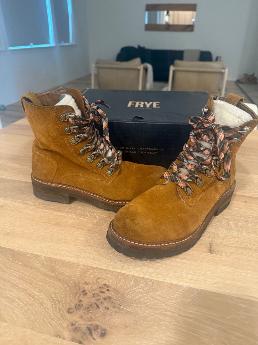 Frye Ella Hiker Sherpa size 6.5